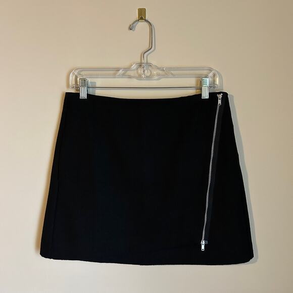 GAP Black Recycled Wool Lined Wrap Mini Skirt with Front Zipper Closure Size 6 - Picture 1 of 10